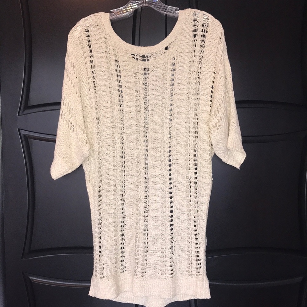 EXPRESS-(Cream) Knitted crew sweater. Size M.